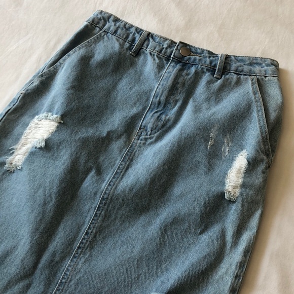Distressed jean pencil skirt - Picture 3 of 4